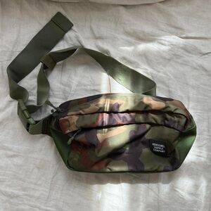 Herschel Men's Khaki and Green Bag